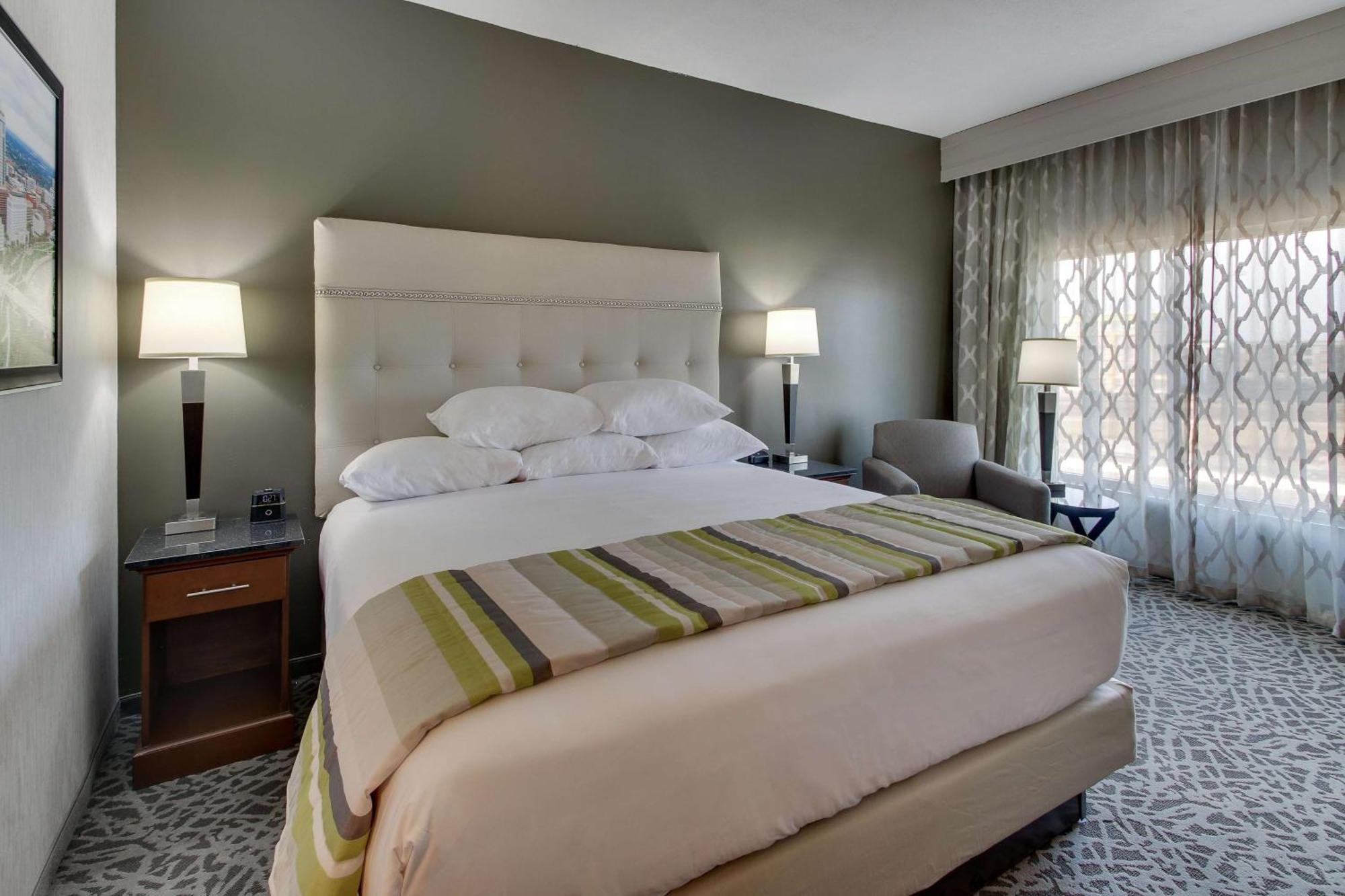 Drury Inn & Suites Cleveland بيتشوُود المظهر الخارجي الصورة